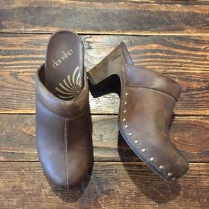 Dansko Distressed Leather Brown Clog/Mule